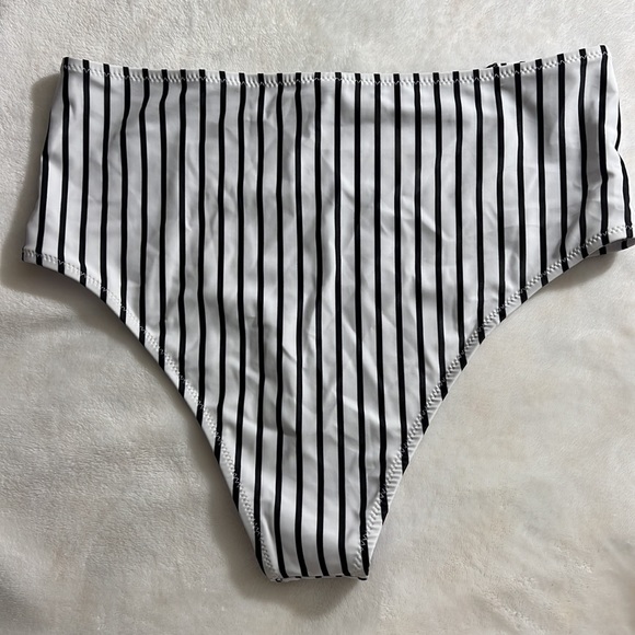 Cupshe Bikini Set - Picture 7 of 7